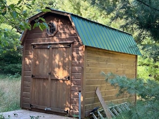 5383 N Conway Rd, Alanson, MI 49706