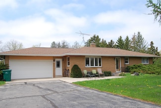 3207 County Rd W, Saukville, WI 53080