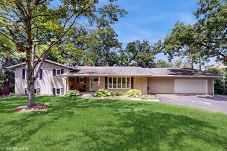 5713 Hickory Ln, Crystal Lake, IL 60014