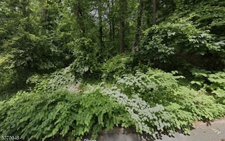 423 Summit Rd, Mountainside, NJ 07092