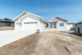4001 Nickel St, Bismarck, ND 58503