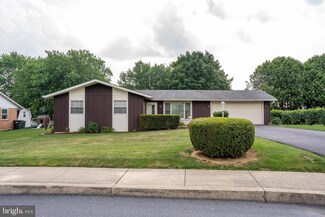 26 Main St, Akron, PA 17501