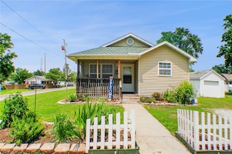 1203 Adams Ave, Charleston, IL 61920