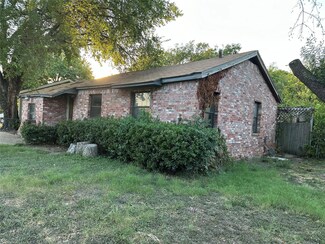 1818 Willow St, Grand Prairie, TX 75050
