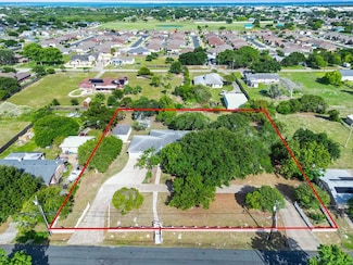 2201 Woodcrest Dr, Corpus Christi, TX 78418