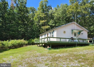 228 Greenbriar Ln, Berkeley Springs, WV 25411