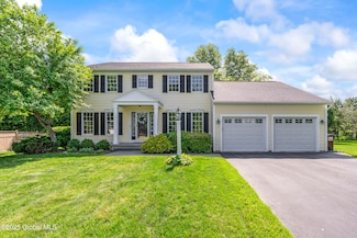 10 Cygnet Cir, Slingerlands, NY 12159