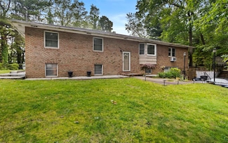 98 Hallock Landing Rd, Rocky Point, NY 11778