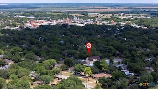 719 S Guadalupe St, Lockhart, TX 78644