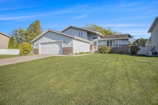 925 Brooke Ln, Schererville, IN 46375