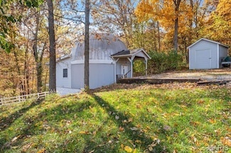 9775 Dogwood Dr, Bartelso, IL 62218