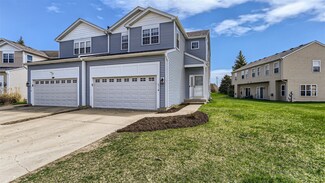 657 Fieldcrest Dr Unit B, South Elgin, IL 60177