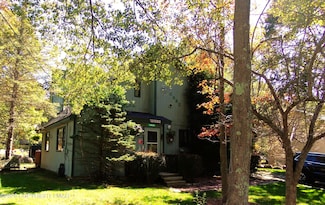 7924 Sleepy Hollow Dr, Tobyhanna, PA 18466