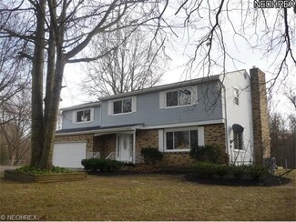 5781 Oak St, Lowellville, OH 44436