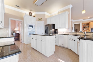 10 Fair Green Dr, Roanoke, TX 76262