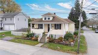 82 Charles St, Bristol, RI 02809