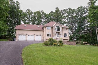 12 Mountain Laurel Ln, Farmington, PA 15437