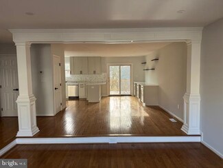 5623 Glenwood Mews Dr, Alexandria, VA 22315