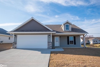 1007 E Southridge Rd, Marshalltown, IA 50158