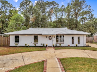 2019 Pamela Dr, Gautier, MS 39553