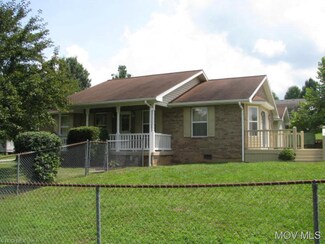 625 Hollybrook Dr, Harrisville, WV 26362