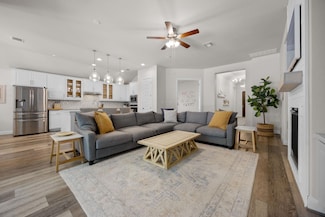 633 Mendocino Ln, Austin, TX 78737