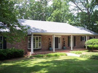 809 Kempton Rd, Knoxville, TN 37909