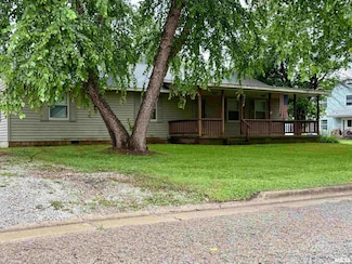 517 W 4th St, Beardstown, IL 62618