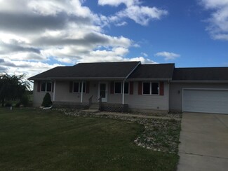 8948 E Chicago Rd, New Carlisle, IN 46552