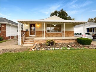 2822 Center Dr, Cleveland, OH 44134