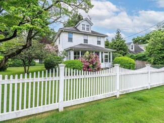 3 3rd St, Glenwood Landing, NY 11547