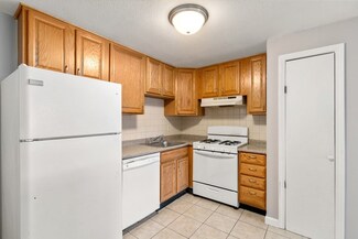 381 Hildreth St Unit 305, Lowell, MA 01850
