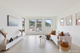 827 Hiawatha Place S Unit 402, Seattle, WA 98144