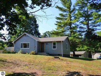 6251 Aarwood Rd NW, Rapid City, MI 49676