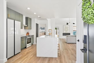 1366 W Point Dr, Mount Pleasant, SC 29466
