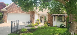 3337 S Victoria Dr, Blue Springs, MO 64015
