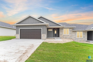 509 N Wildcat Dr, Sioux Falls, SD 57110