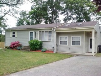 31 Cindy James Cir, Warwick, RI 02889
