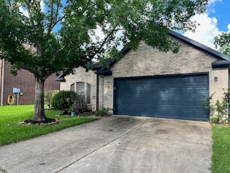 3527 Riverside Dr, Pearland, TX 77581