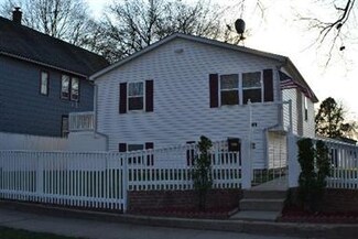 906 Adams St, Waukegan, IL 60085