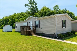 281 Park Meadow Dr, Batavia, OH 45103