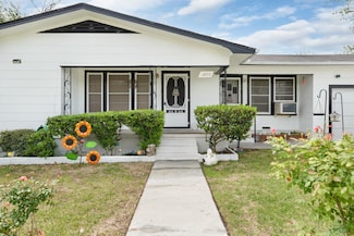 1206 W Jackson St, Clarksville, TX 75426