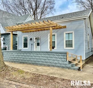 341 Caroline St, Pekin, IL 61554