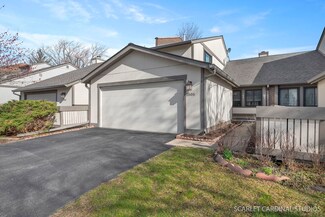2505 Honeysuckle Ln, Rolling Meadows, IL 60008