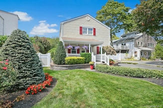 258 Grant Ave, Islip, NY 11751