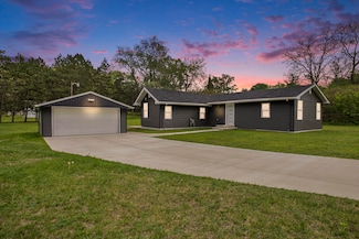 13798 8 1 2 Mile Rd, Battle Creek, MI 49014