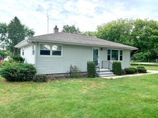 911 E Maple St, Ludington, MI 49431