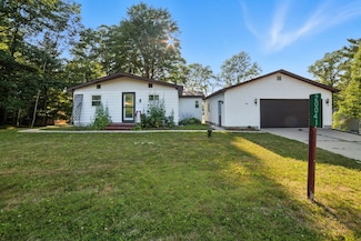 20041 E Chippewa Dr, Evart, MI 49631