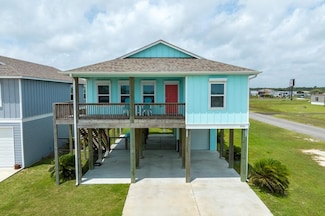 2403 S Bronte St, Rockport, TX 78382