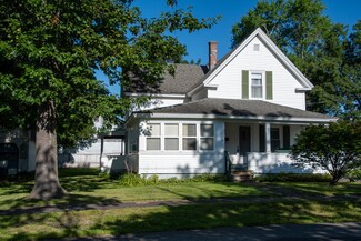18 Spruce St, East Millinocket, ME 04430